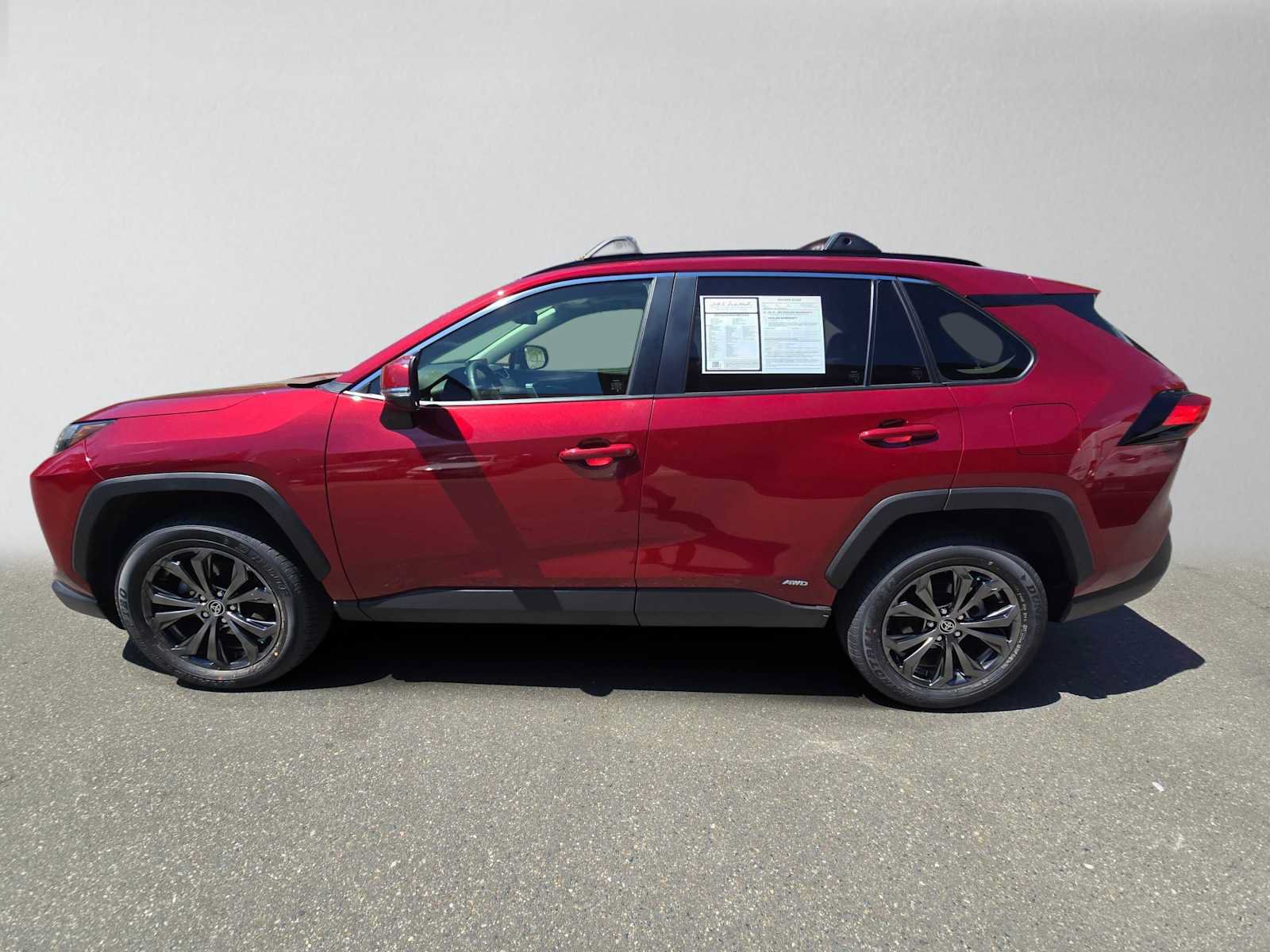 Used 2022 Toyota RAV4 XLE Premium AWD/4WD image 6