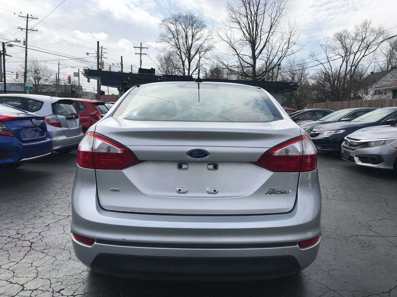 Used 2015 Ford Fiesta SE image 6