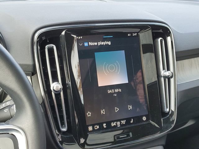 Used 2025 Volvo XC40 B5 Core image 13