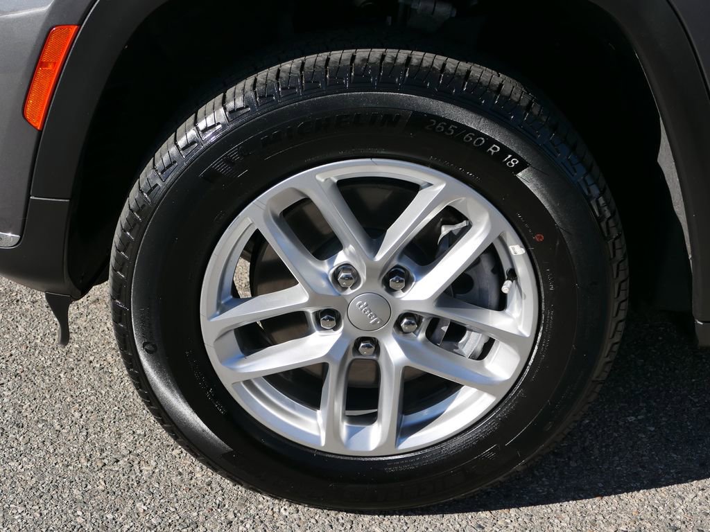 Used 2025 Jeep Grand Cherokee L Laredo w/ Luxury Tech Group I image 26