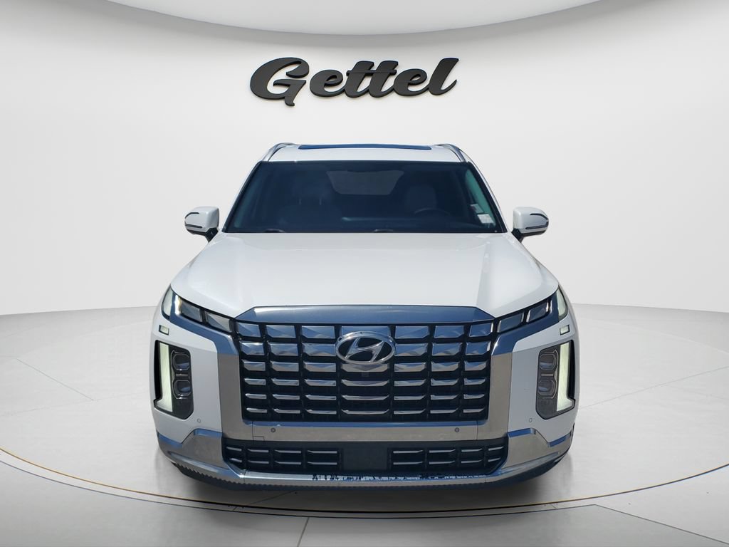 Used 2023 Hyundai Palisade Calligraphy FWD image 2