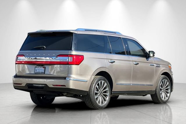 Used 2019 Lincoln Navigator Select w/ Technology Package RWD image 4