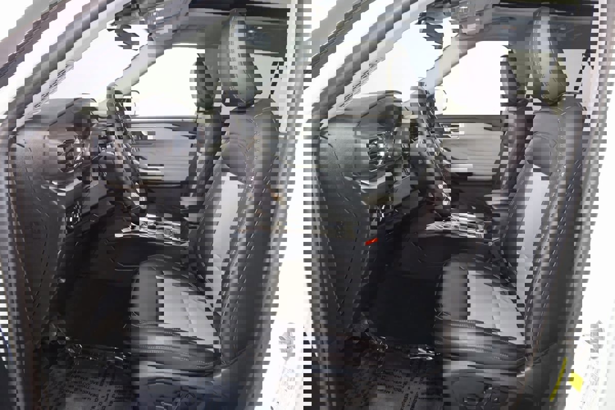 Used 2023 Ford Explorer XLT w/ Equipment Group 202A image 12