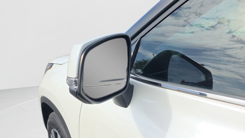 Used 2021 Toyota Highlander XLE image 11