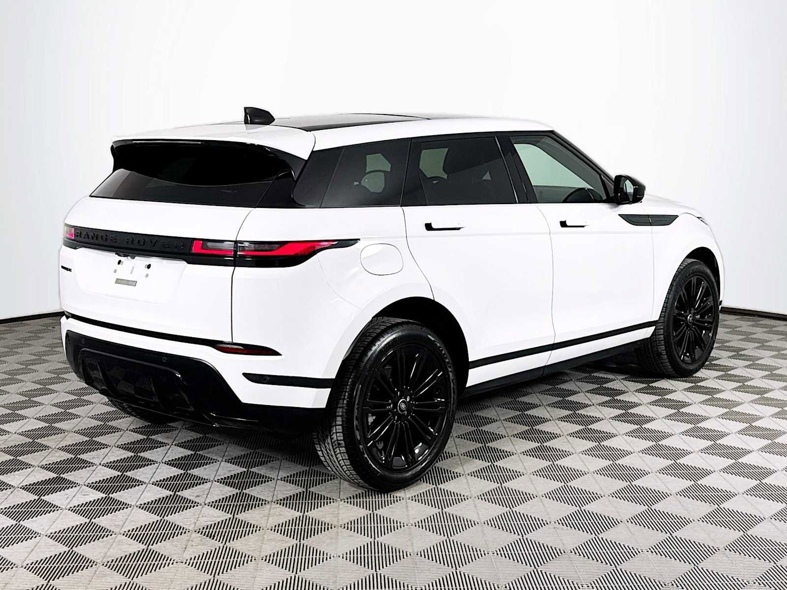 Used 2025 Land Rover Range Rover Evoque S image 5