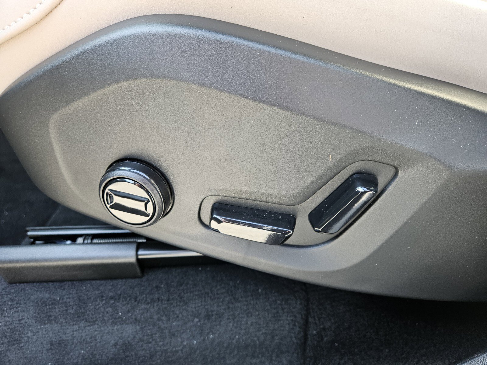 New 2026 Volvo XC90 B6 Plus AWD/4WD image 9