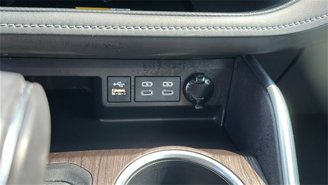 Used 2023 Toyota Highlander Limited image 22