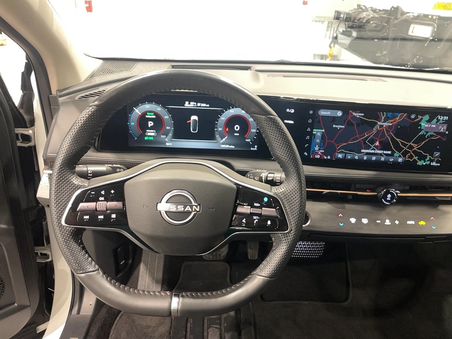 Used 2024 Nissan Ariya AWD image 11