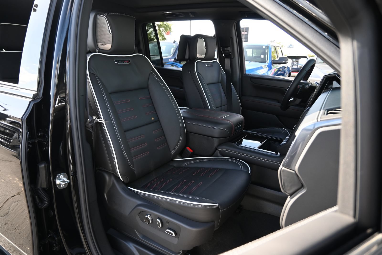 Used 2026 GMC Yukon XL AT4 Ultimate AWD/4WD image 27