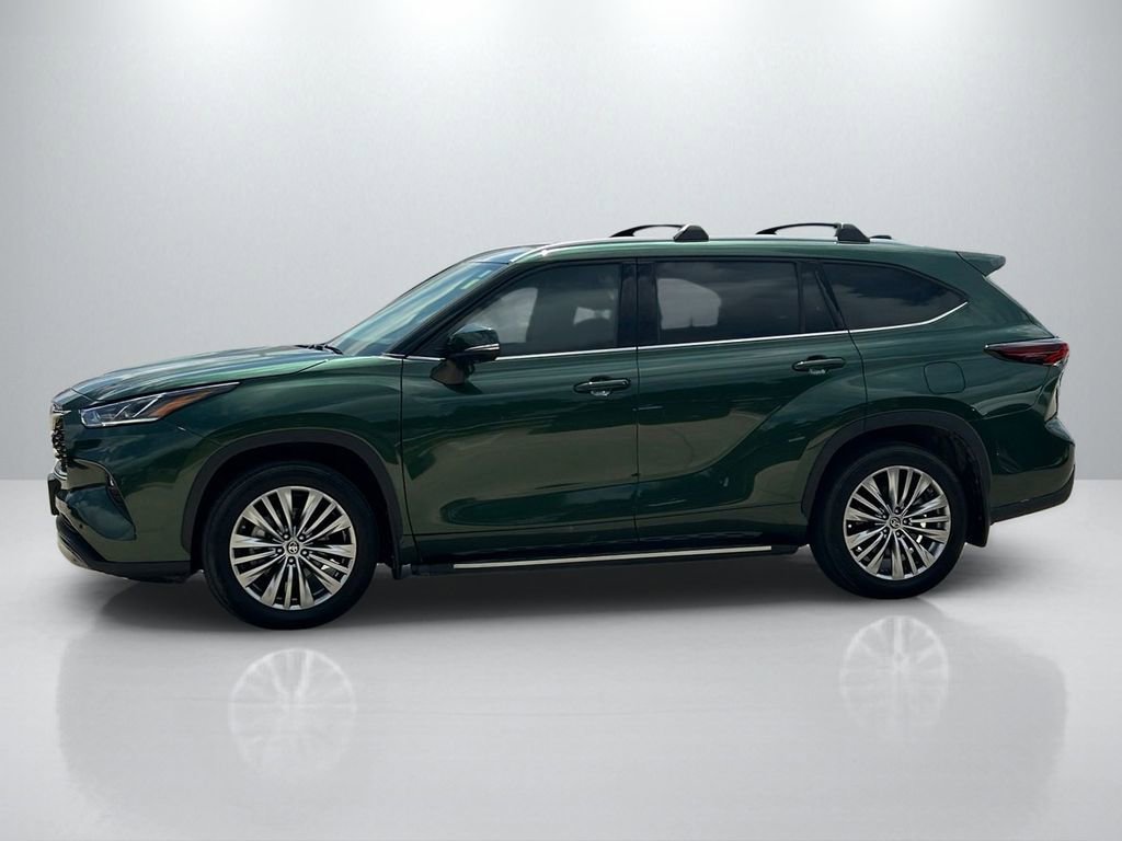 Used 2024 Toyota Highlander Platinum FWD image 8