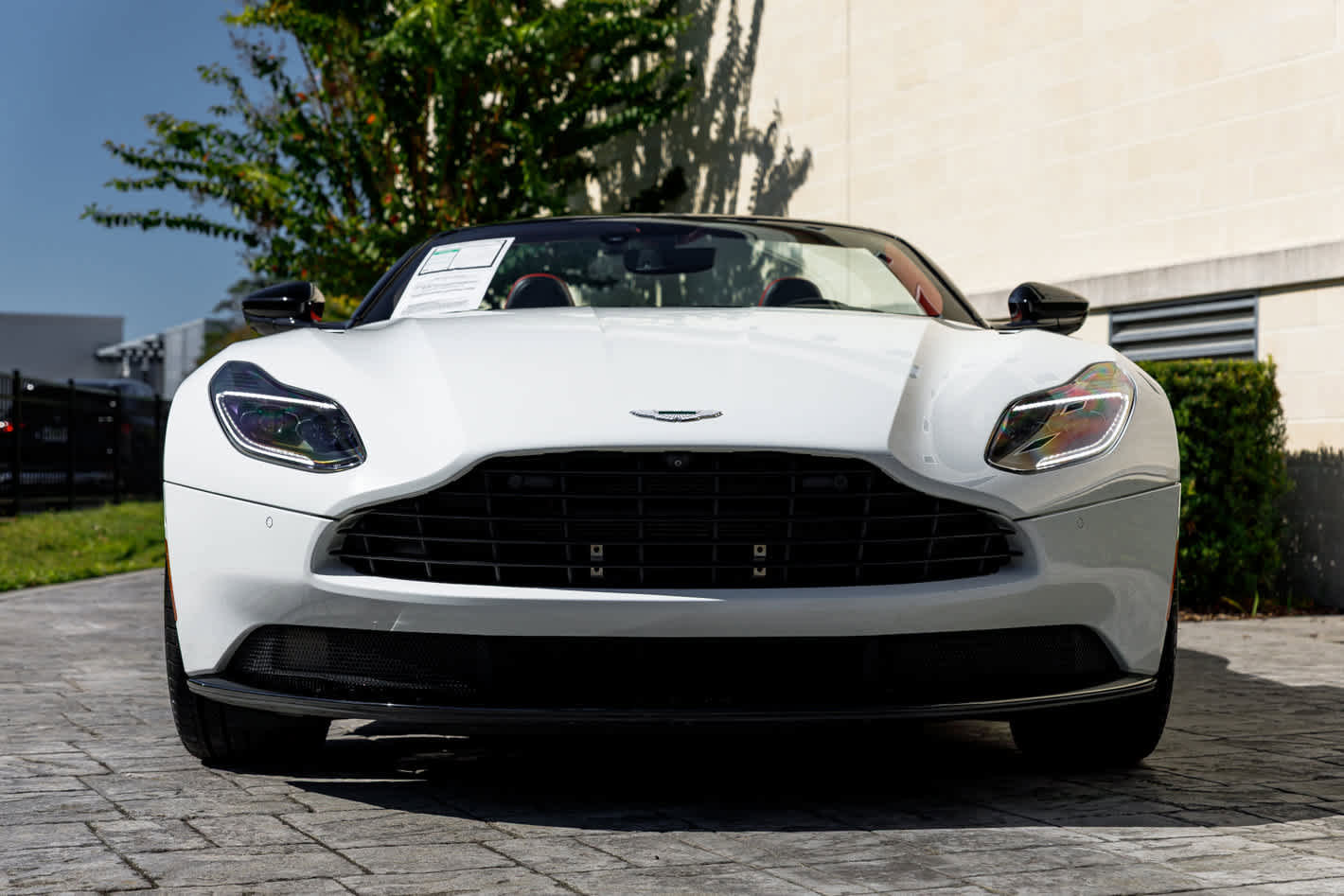 Used 2019 Aston Martin DB11 Volante image 32