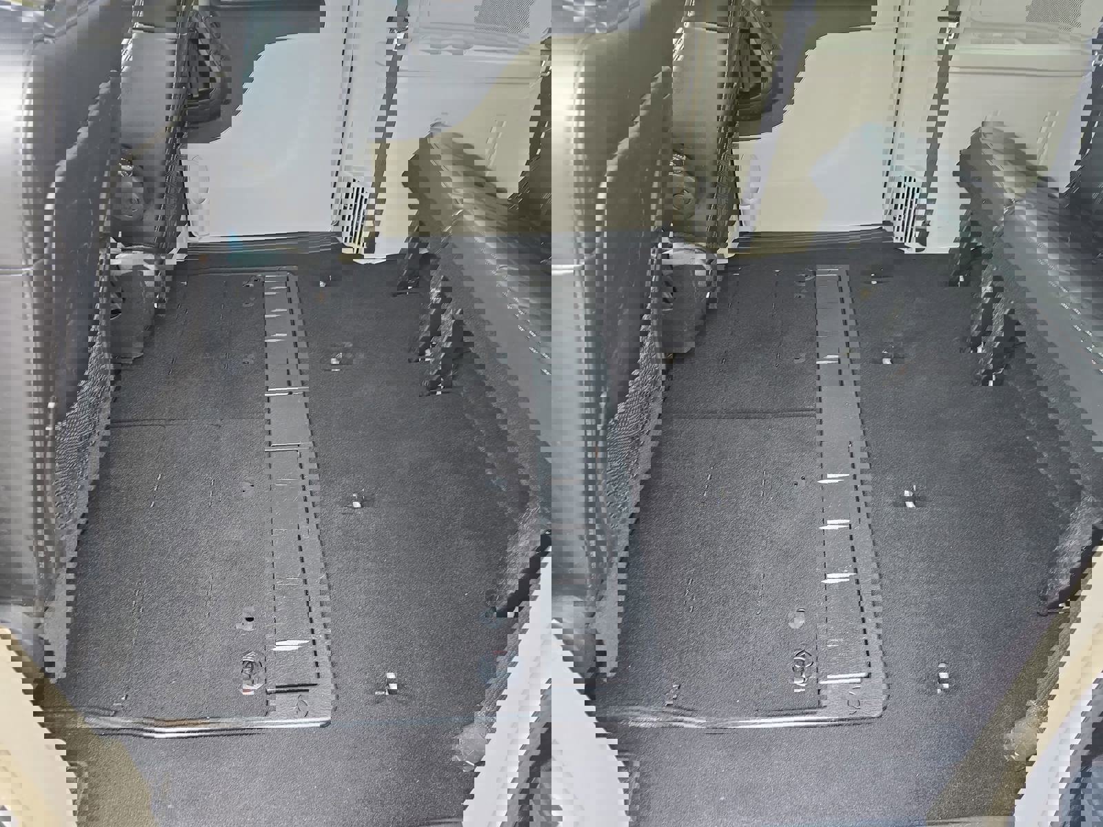 Used 2016 Chrysler Town & Country Limited Platinum image 16