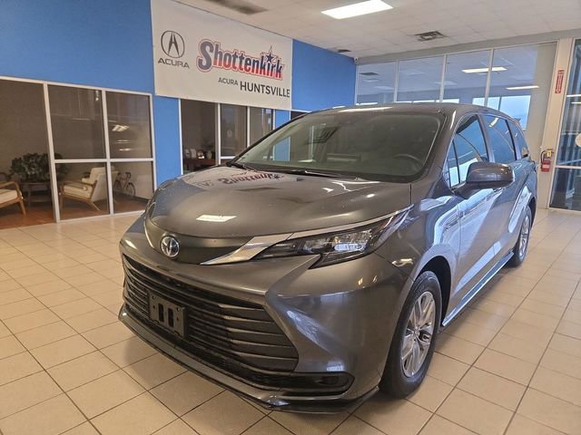 Used 2025 Toyota Sienna LE