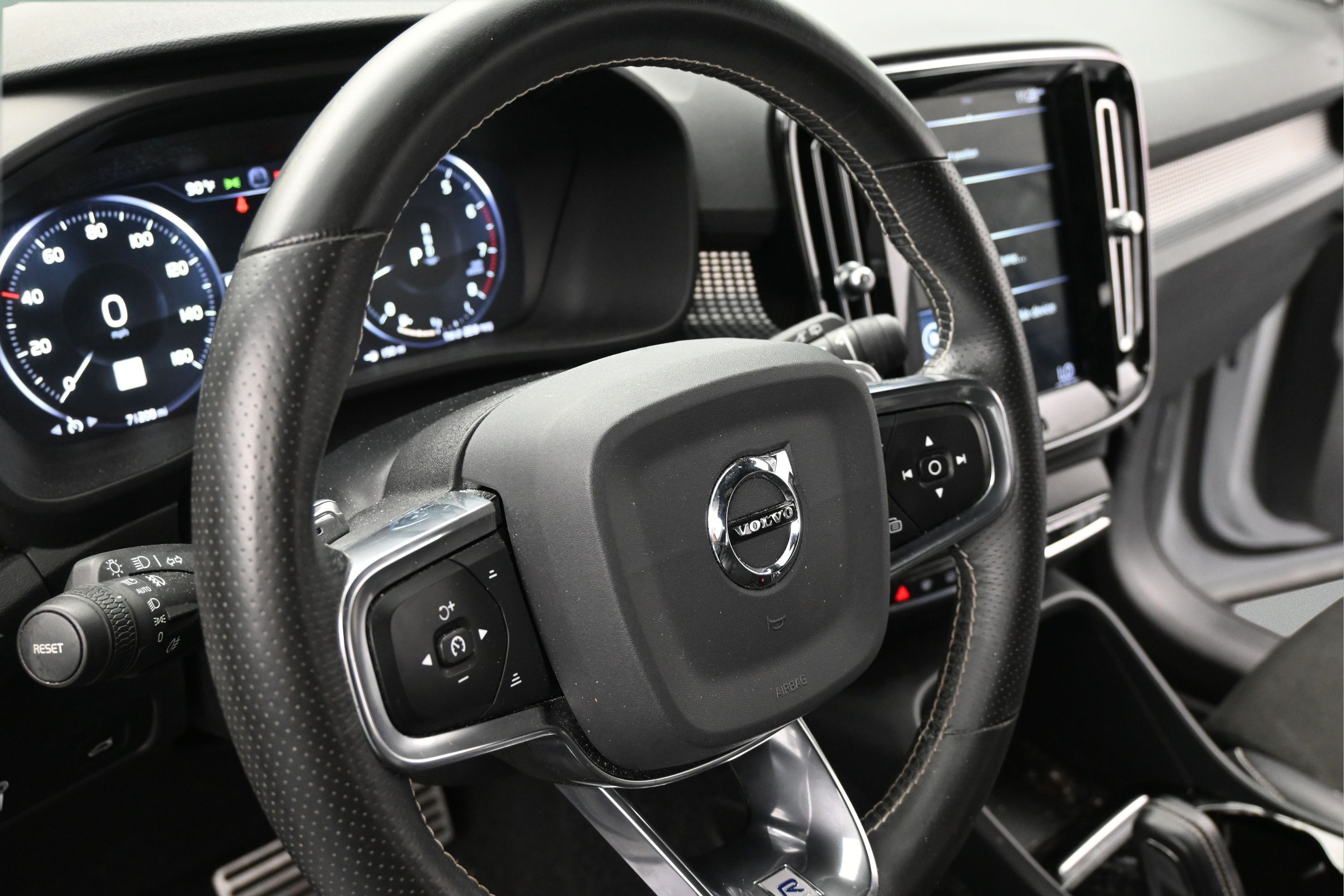 Used 2020 Volvo XC40 T5 R-Design w/ Protection Package Premier AWD/4WD image 13