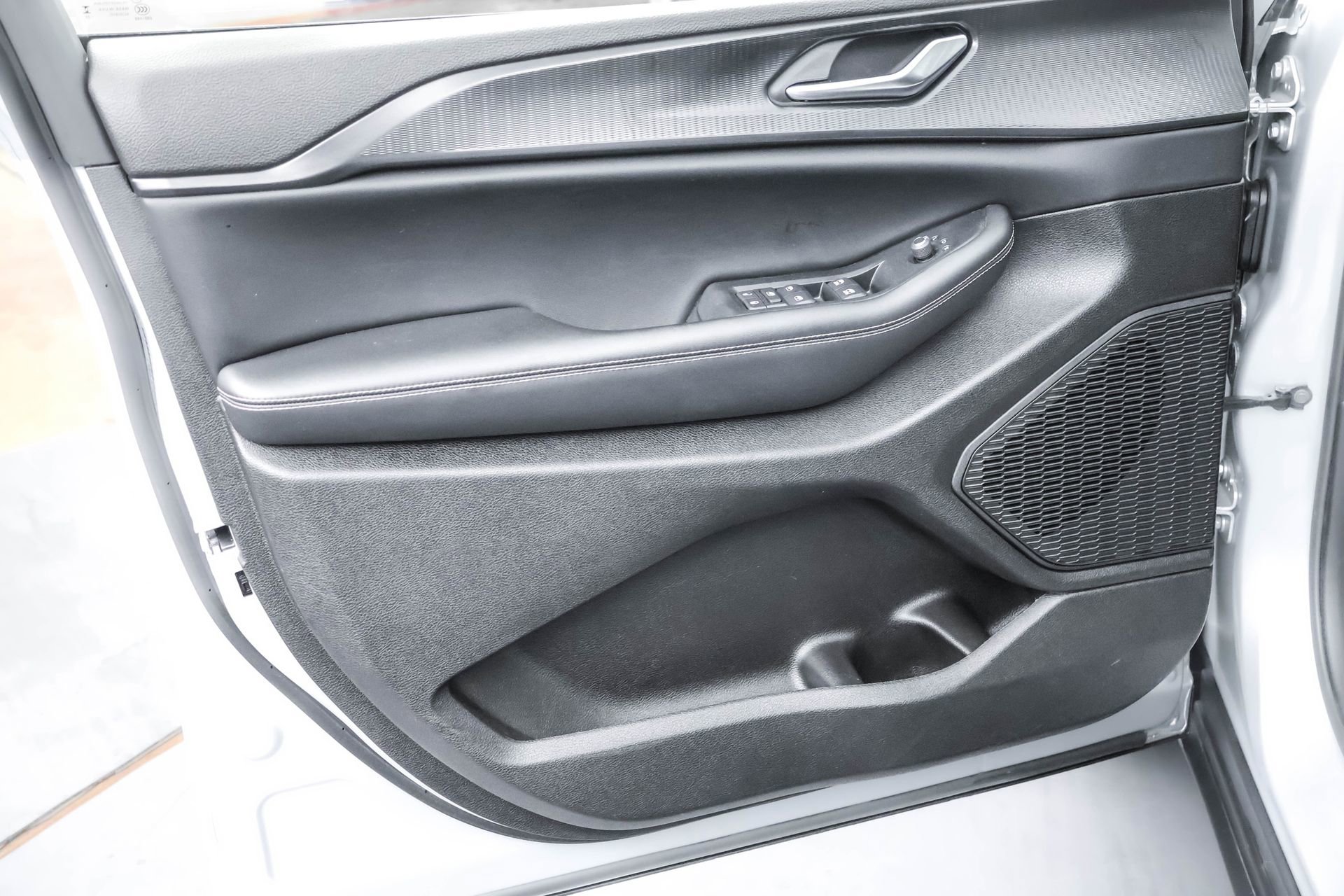 Used 2023 Jeep Grand Cherokee Laredo X image 22