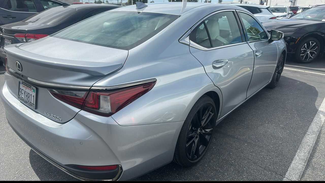 Used 2023 Lexus ES 300h F Sport w/ Accessory Package (Z2) image 2