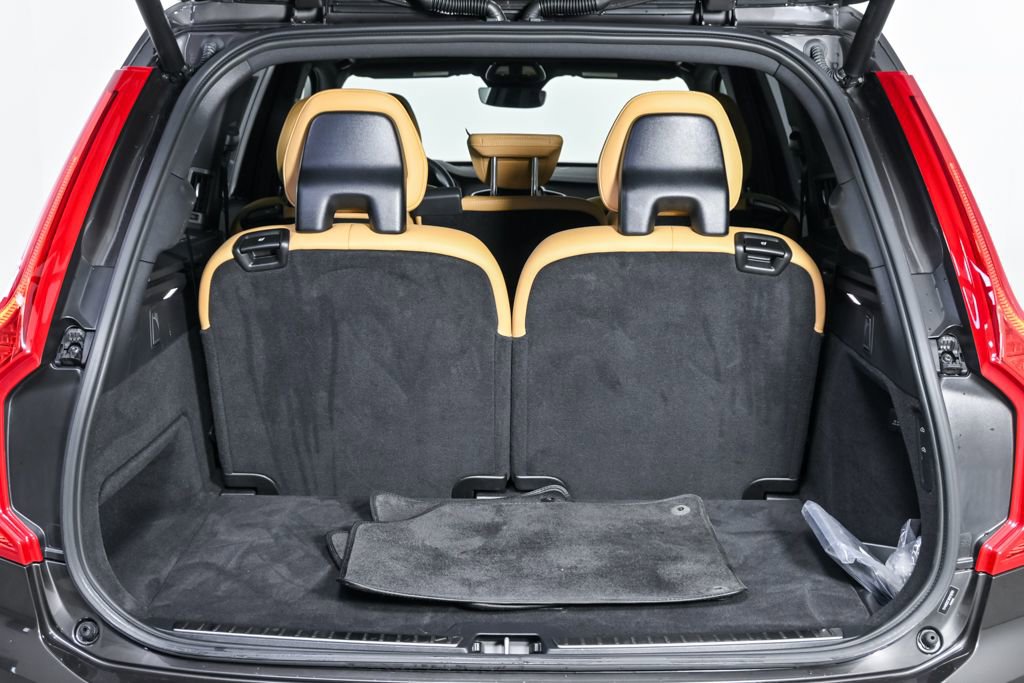 Certified 2024 Volvo XC90 T8 Ultimate AWD/4WD image 33
