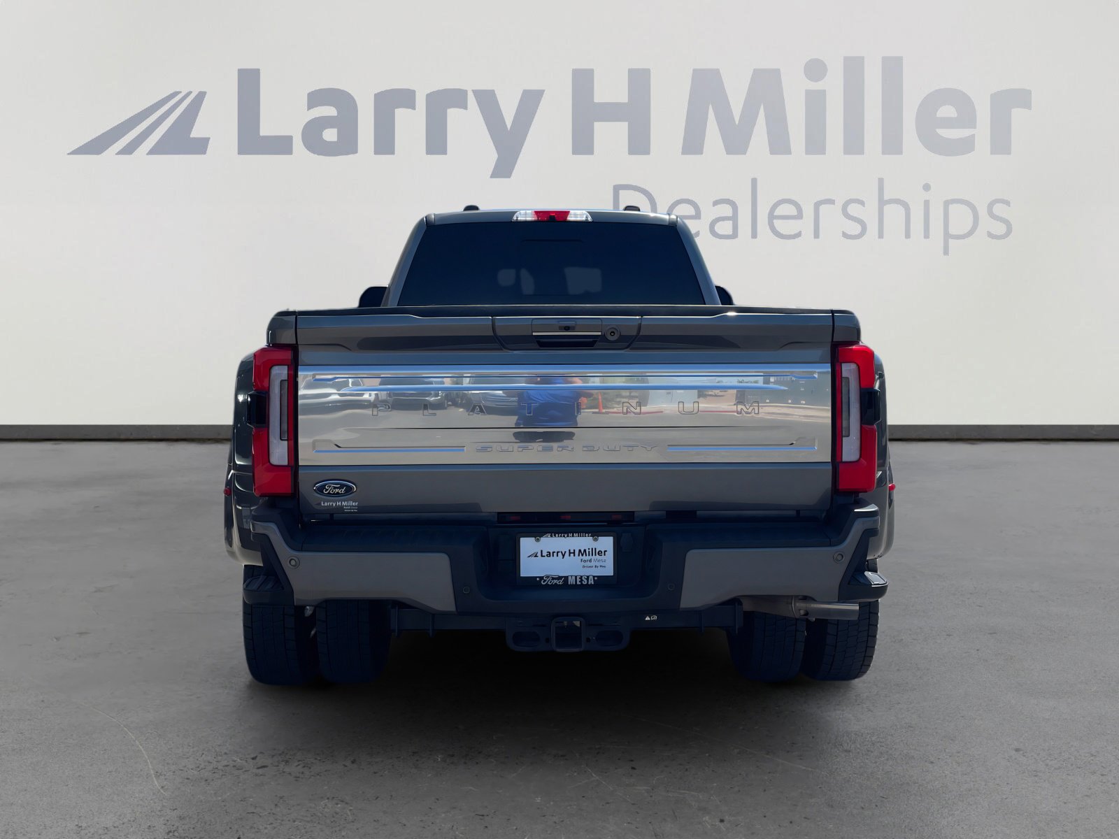 Certified 2024 Ford F450 Platinum w/ FX4 Off-Road Package AWD/4WD image 4