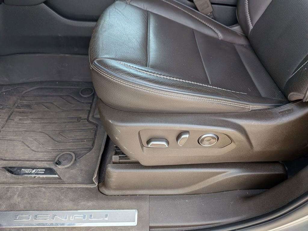 Used 2024 GMC Yukon Denali w/ LPO, Floor Liner Package image 15
