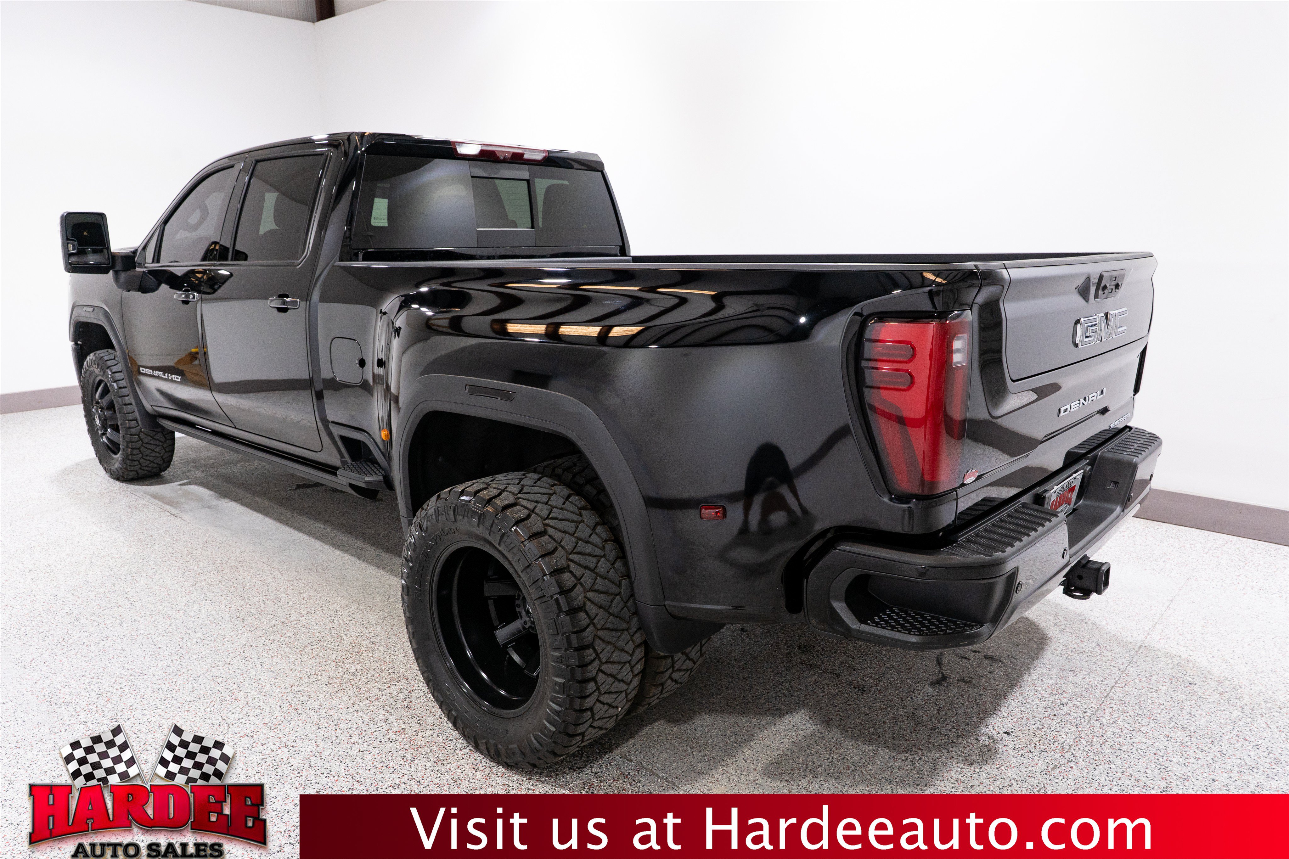 Used 2024 GMC Sierra 3500 Denali Ultimate AWD/4WD image 3
