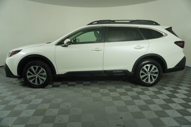 Used 2022 Subaru Outback Premium image 4