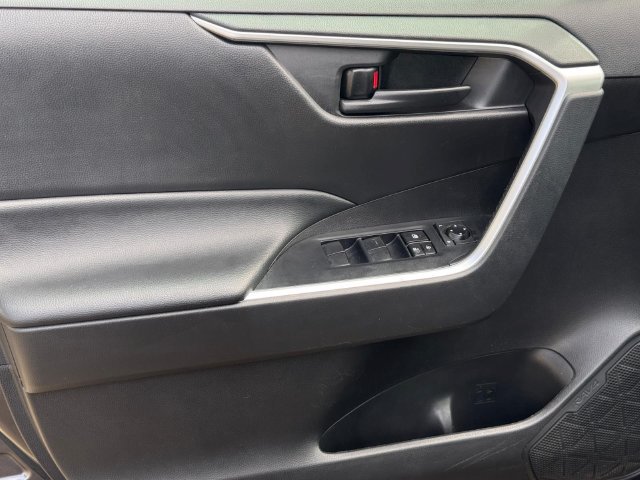 Used 2022 Toyota RAV4 LE FWD image 16