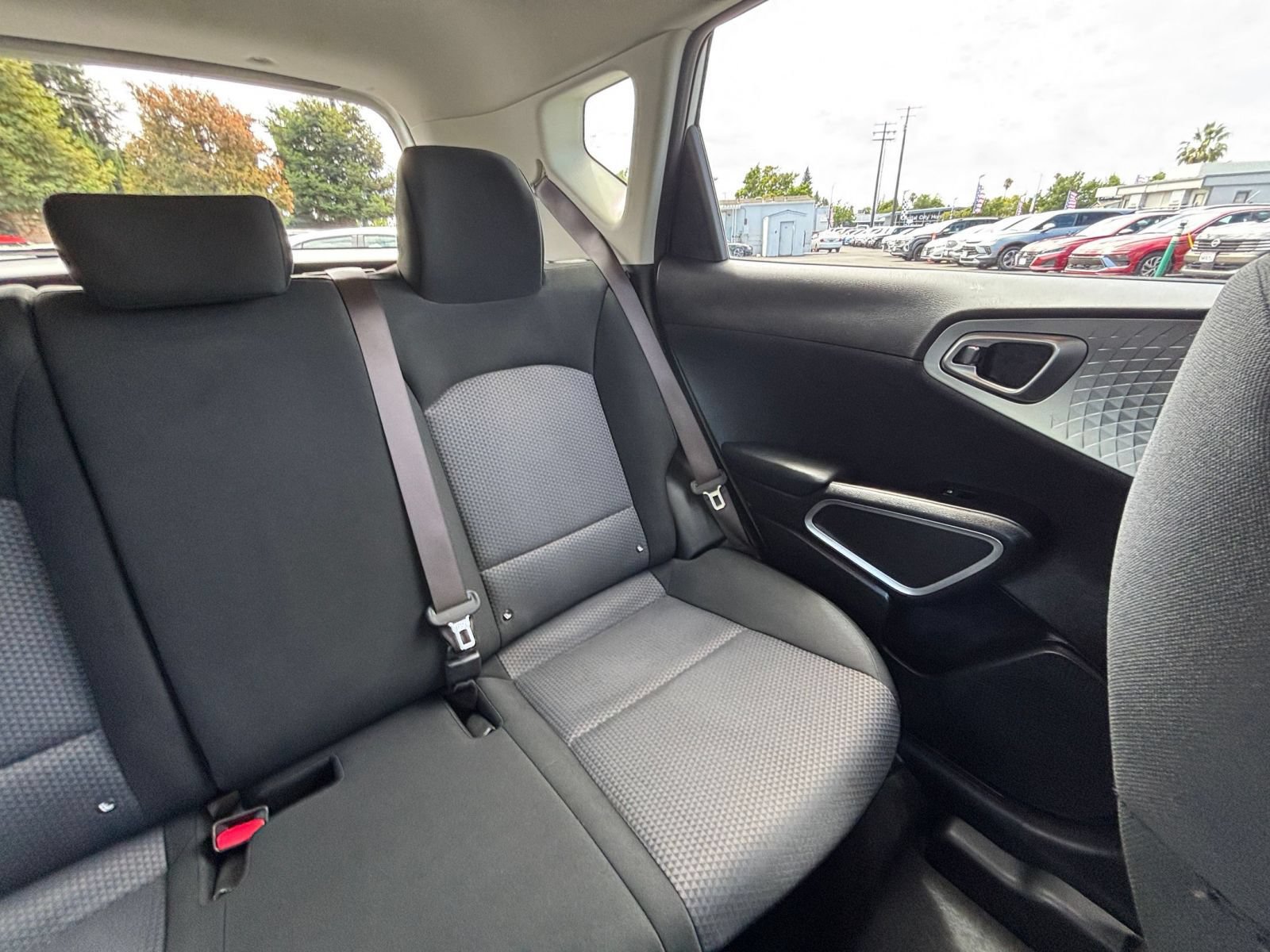 Used 2025 Kia Soul LX w/ LX Technology Package FWD image 35