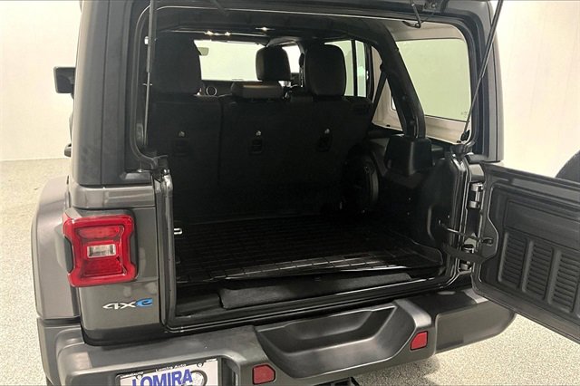 Used 2022 Jeep Wrangler Unlimited Sahara w/ Cold Weather Group image 38