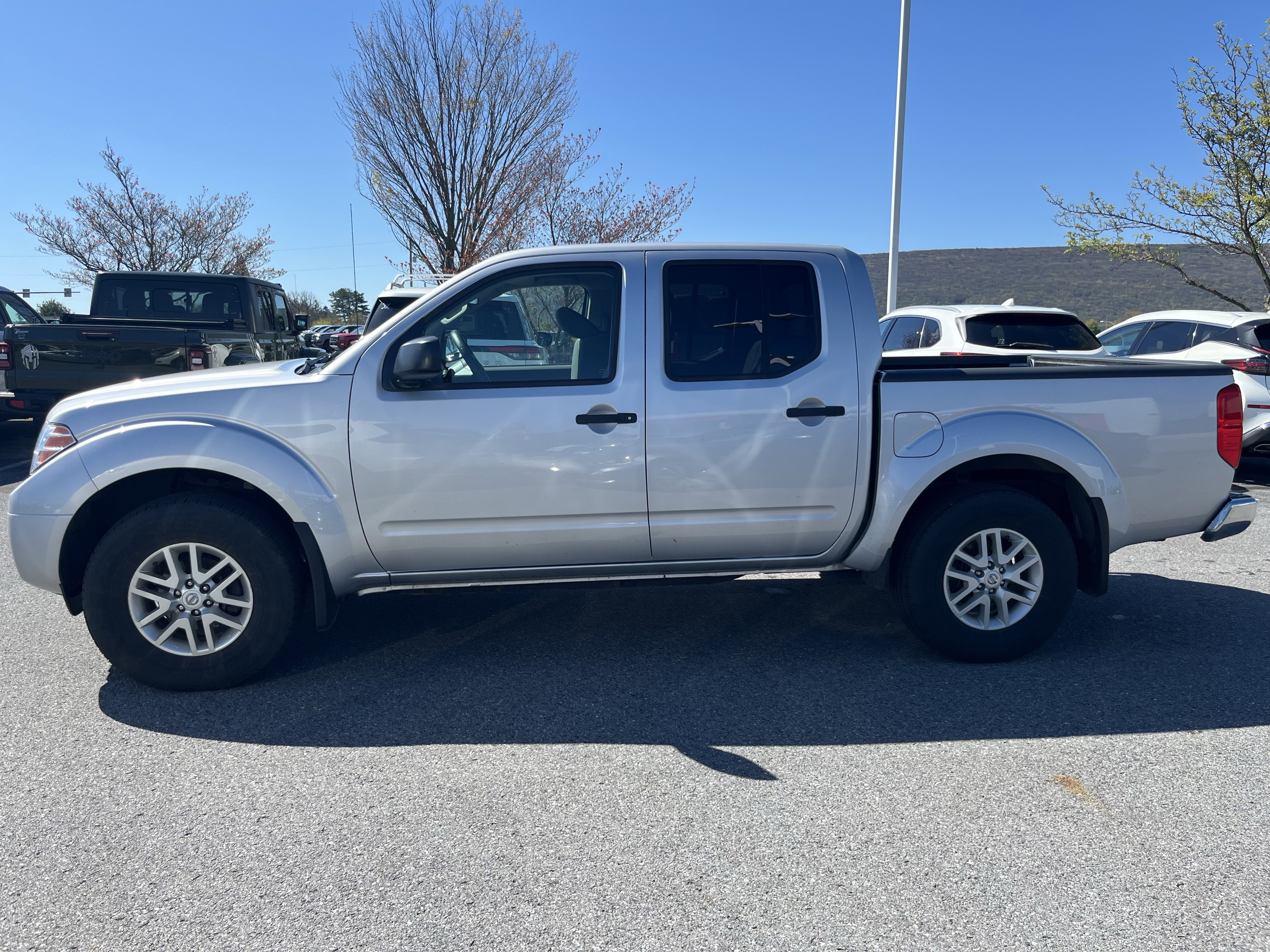 Used 2020 Nissan Frontier SV w/ SV Utility Package AWD/4WD image 8