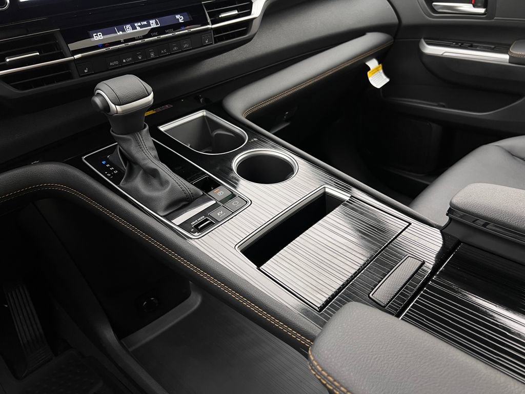 Used 2025 Toyota Sienna XLE Woodland Edition image 25