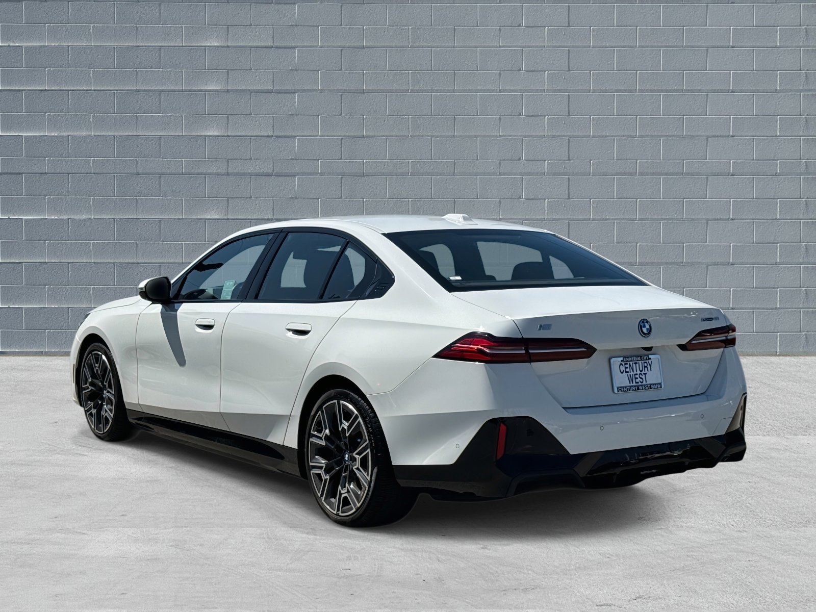 Used 2024 BMW i5 eDrive40i w/ M Sport Package image 5