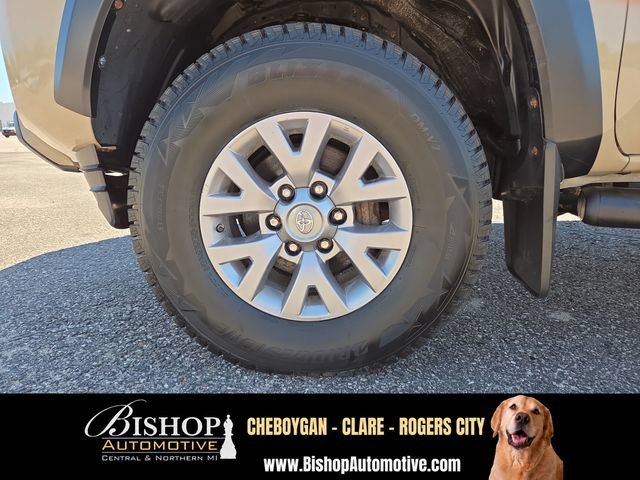 Used 2018 Toyota Tacoma SR5 AWD/4WD image 13