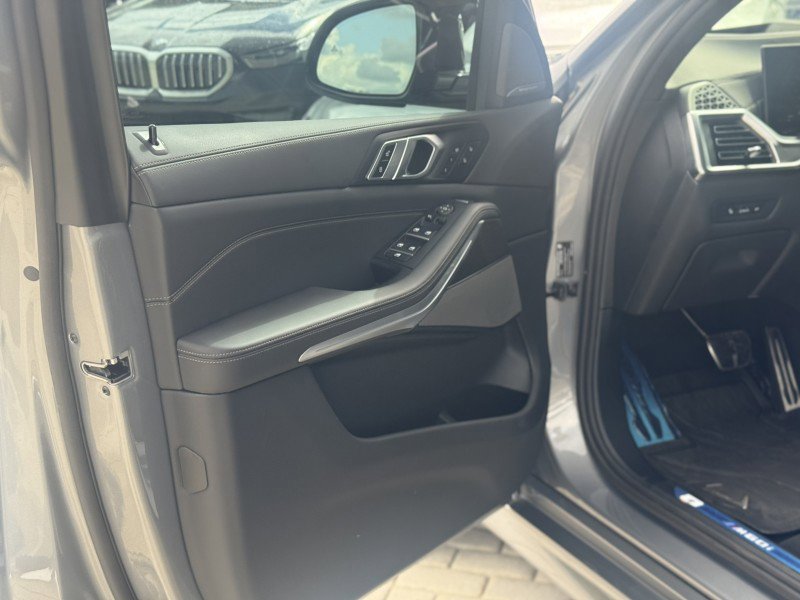 Used 2026 BMW X5 M60i image 11