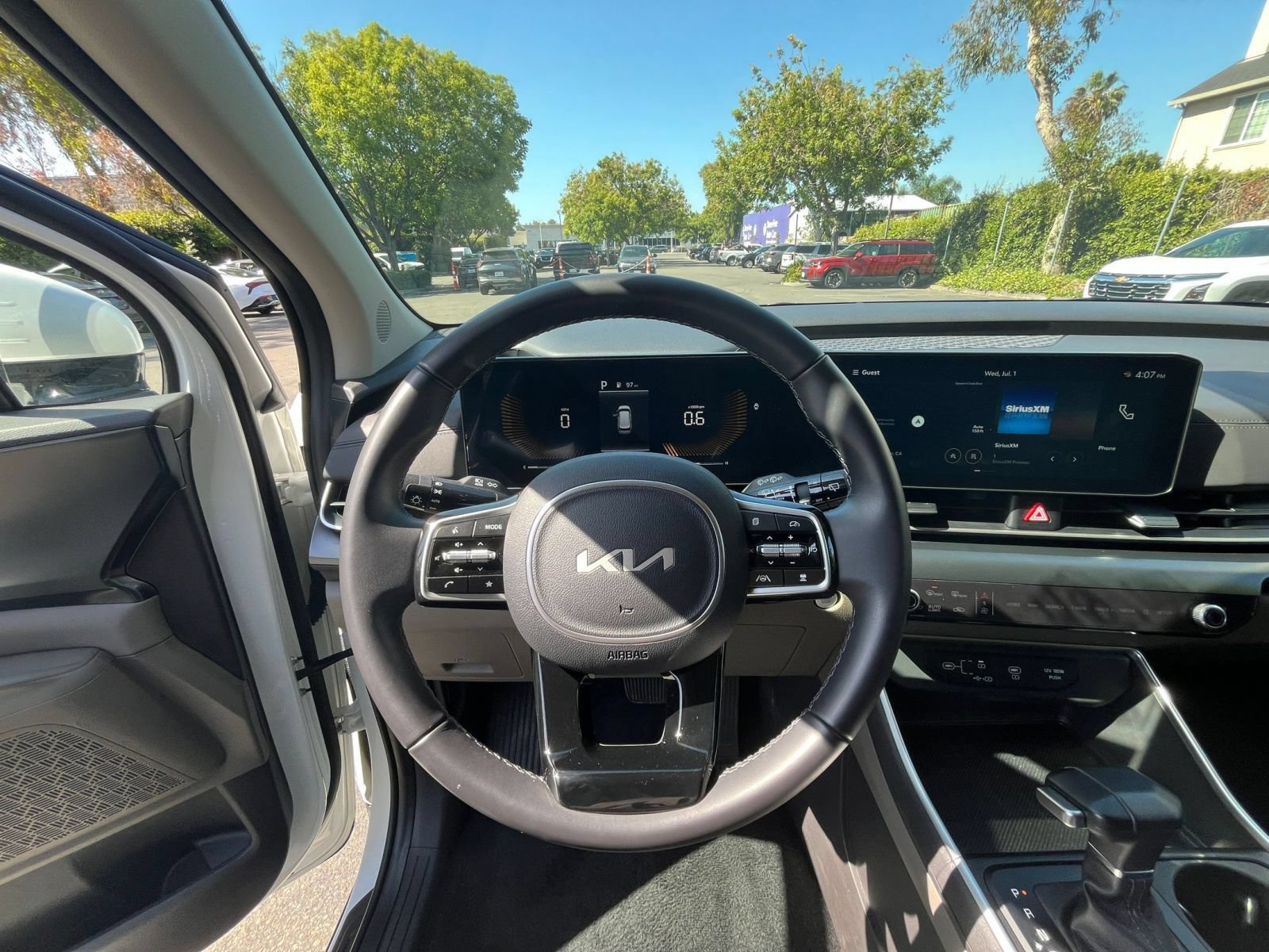 Used 2026 Kia Carnival FWD image 32