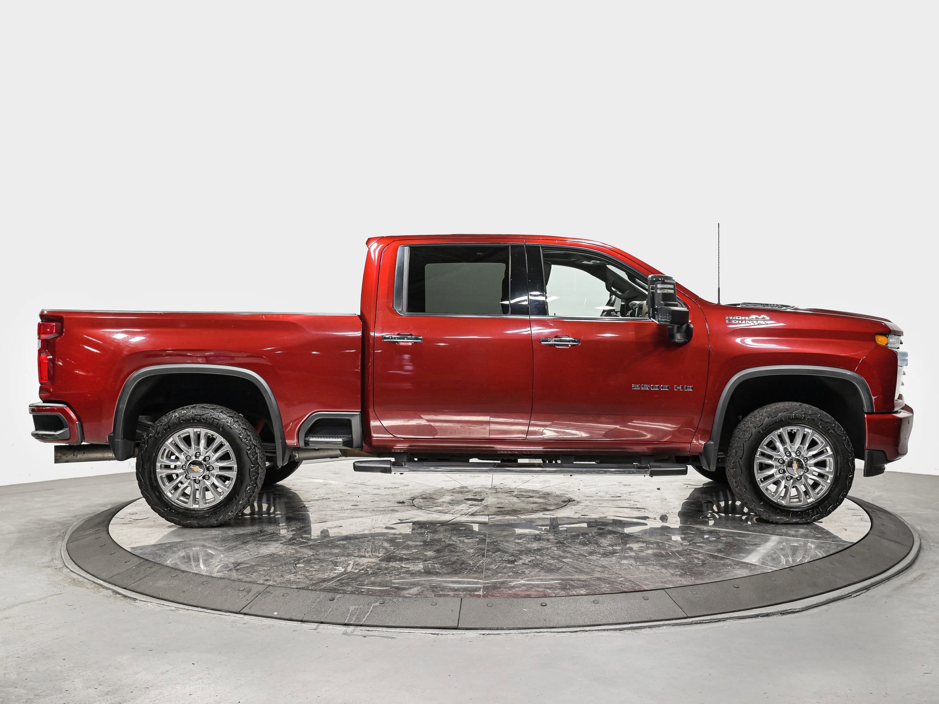 Used 2022 Chevrolet Silverado 2500 High Country w/ Safety Package II image 8