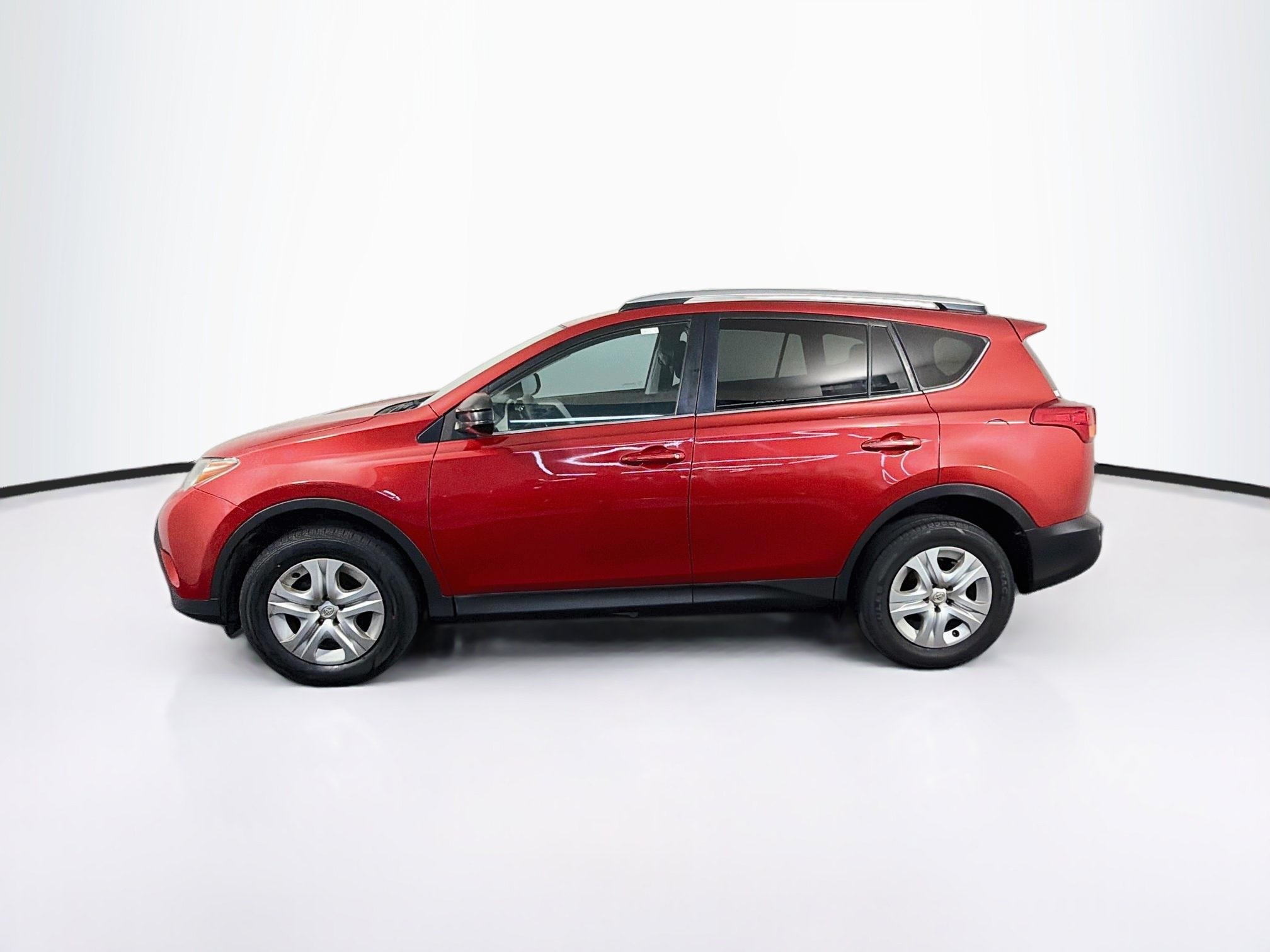 Used 2015 Toyota RAV4 LE FWD image 4