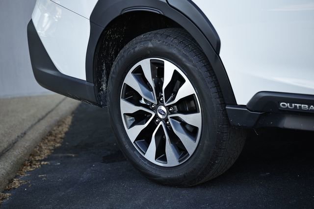 Used 2025 Subaru Outback Touring XT AWD/4WD image 6