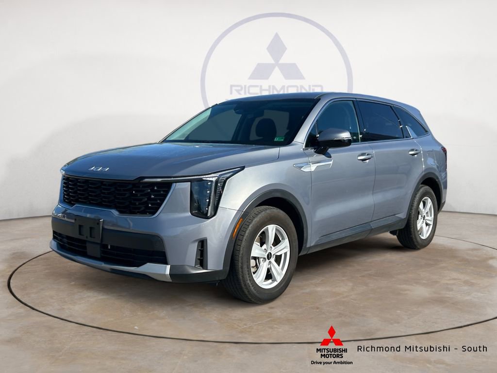 Used 2025 Kia Sorento LX image 7