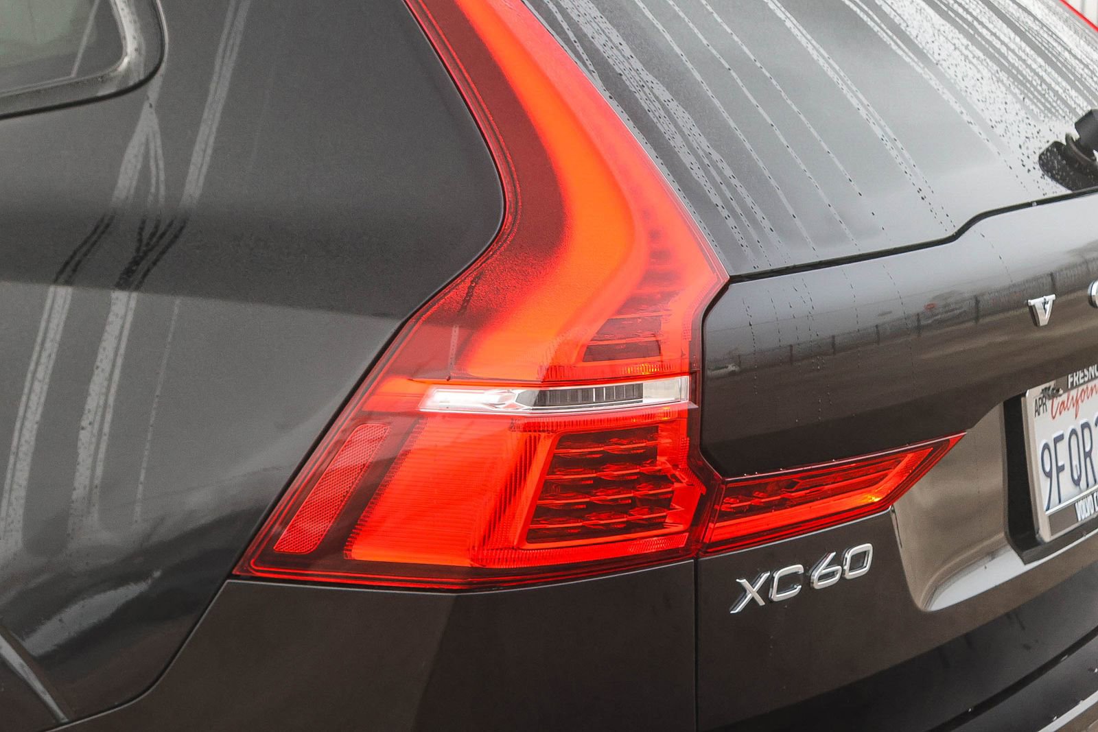 Used 2023 Volvo XC60 B5 Plus image 12