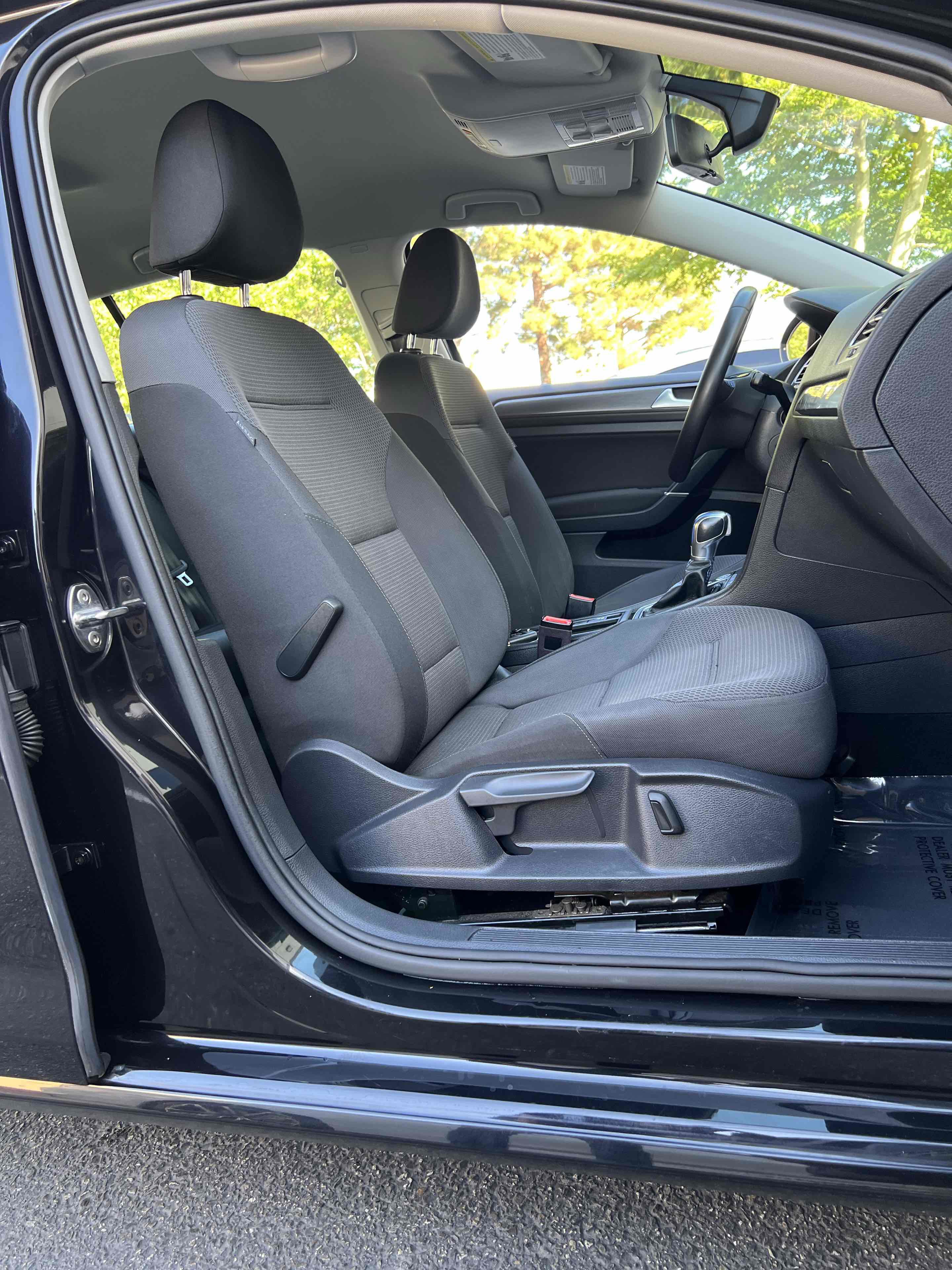 Used 2019 Volkswagen e-Golf SE w/ Driver Assistance Package FWD image 40