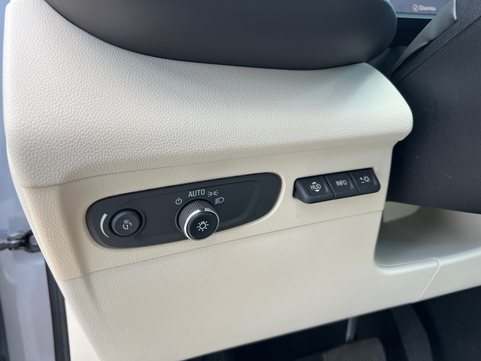 Used 2022 Buick Envision Avenir w/ Technology Package II FWD image 14