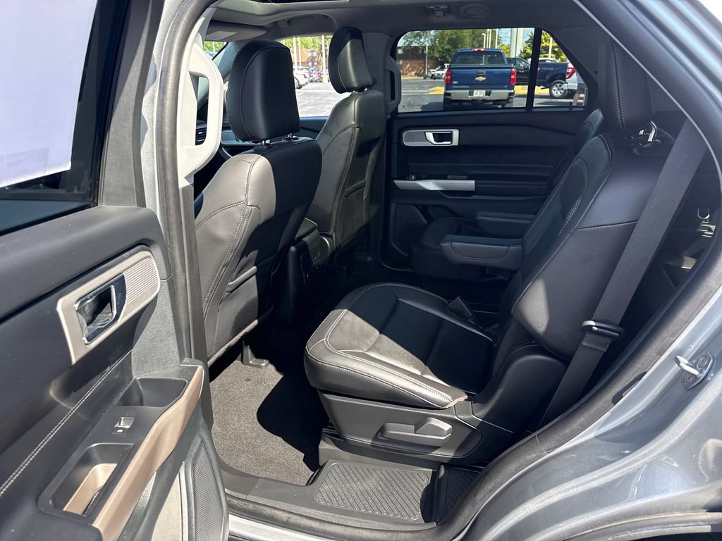Used 2024 Ford Explorer XLT w/ Equipment Group 202A AWD/4WD image 20
