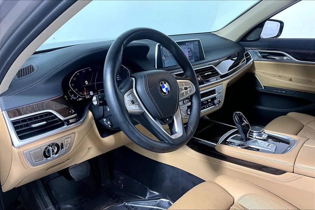 Used 2022 BMW 750Li xDrive AWD/4WD image 13