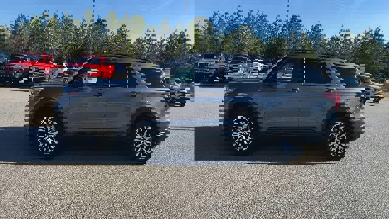 Used 2023 Ford Explorer ST-Line w/ Class IV Trailer Tow Package image 5