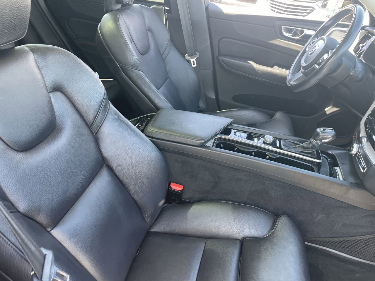 Used 2020 Volvo XC60 T6 Inscription w/ Protection Package Premier image 11