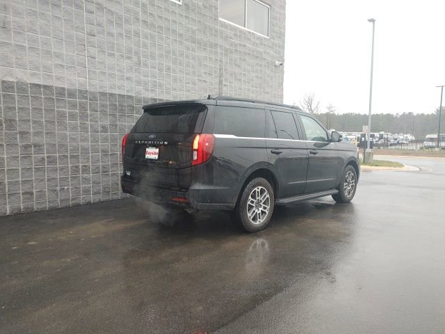Used 2025 Ford Expedition Active image 3