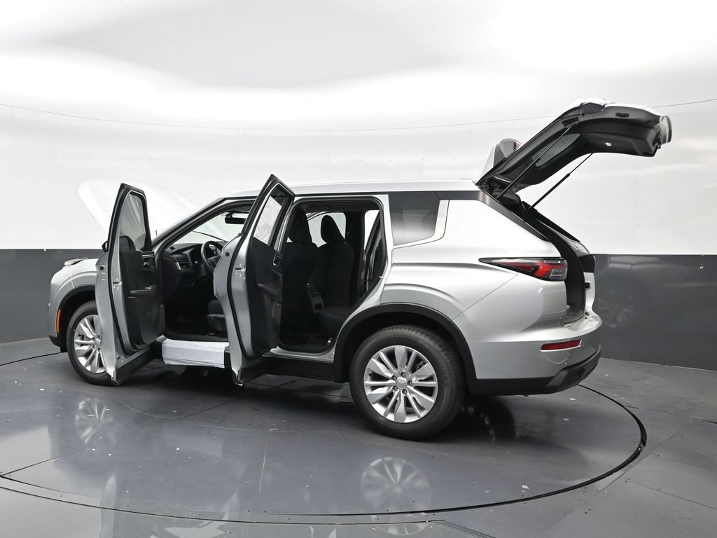 New 2026 Mitsubishi Outlander ES FWD image 30