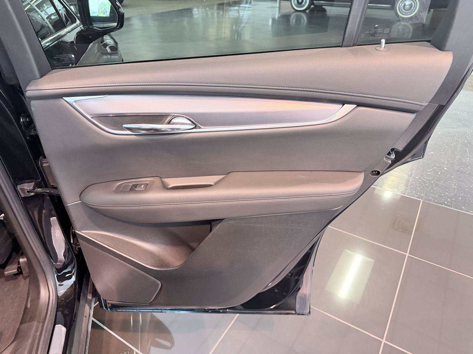 Used 2024 Cadillac XT6 Luxury w/ LPO, Floor Liner Package AWD/4WD image 21