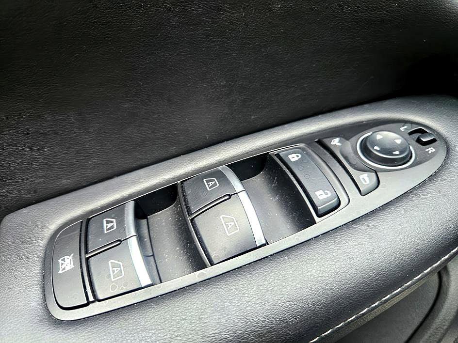 Used 2023 INFINITI QX50 Sport image 31