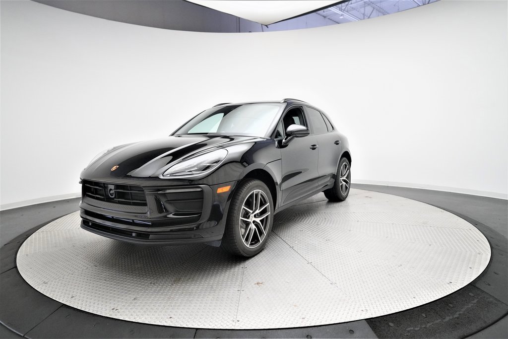 Used 2025 Porsche Macan image 1